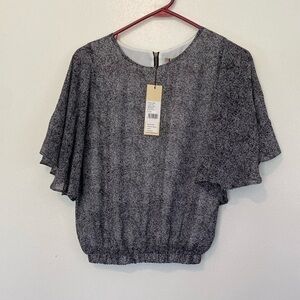 Darling black white flare sleeve back zip cinched bottom shirt xs